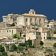 Het dorp Gordes ligt op een vooruitspringende rots van het Luberon-gebergte in de Vaucluse, Provence, Frankrijk
<BR><BR>Zie ook www.arterra.be</P>